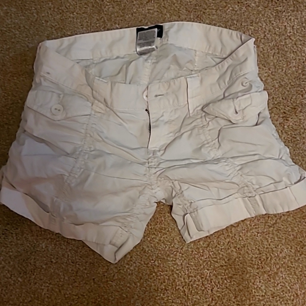 Cute shorts look good with a tab!